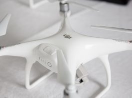 Drona DJI Phantom 4 disponibilă la F64 din mai 2016 DJI PHANTOM 4