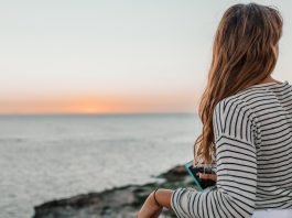 eMAG: La munte sau la mare, cumpărăturile vin acum după clienți și în vacanță