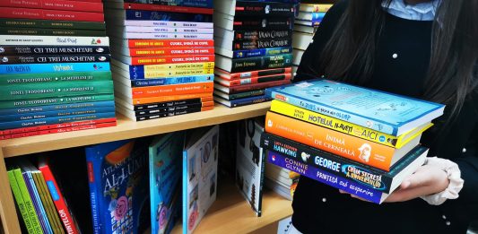 CarteTeca by Libris: 50 de biblioteci școlare vor primi cărți noi