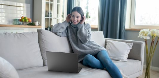 Acer prezintă noile laptopuri Swift Go AI cu procesoare Intel Core Ultra